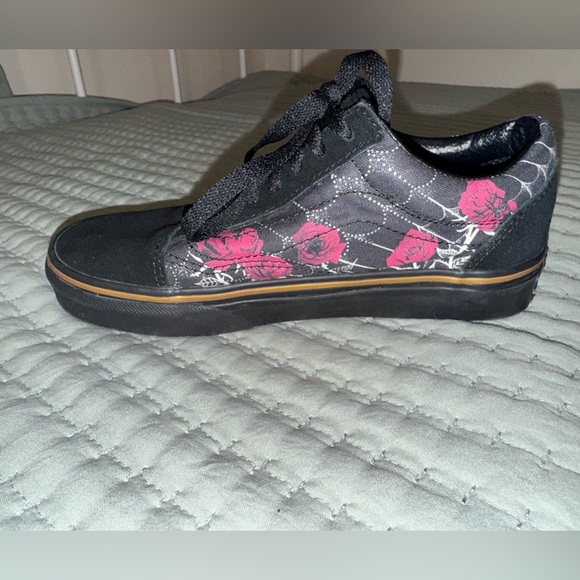 Vans Old Skool Black Spider Roses size 4 mens 5.5 women’s sneakersVGUC worn once - Picture 5 of 9
